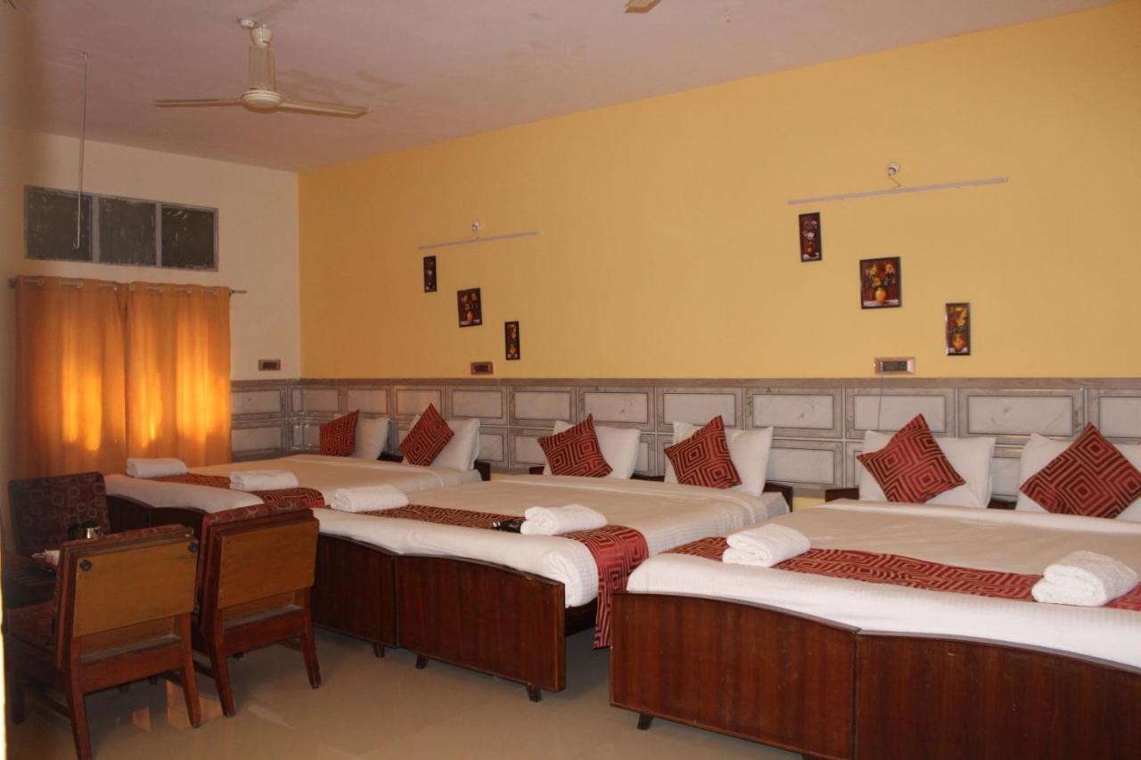 Kaveri Hotel Bed & Breakfast Mysore Exterior photo